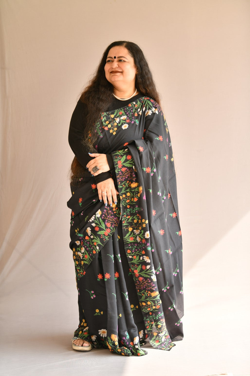 Buy Black Sarees for Women by VIVERA Online | Ajio.com